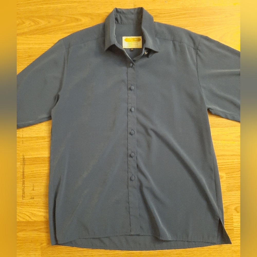 Tilley Silk Blue Button Up Size Medium